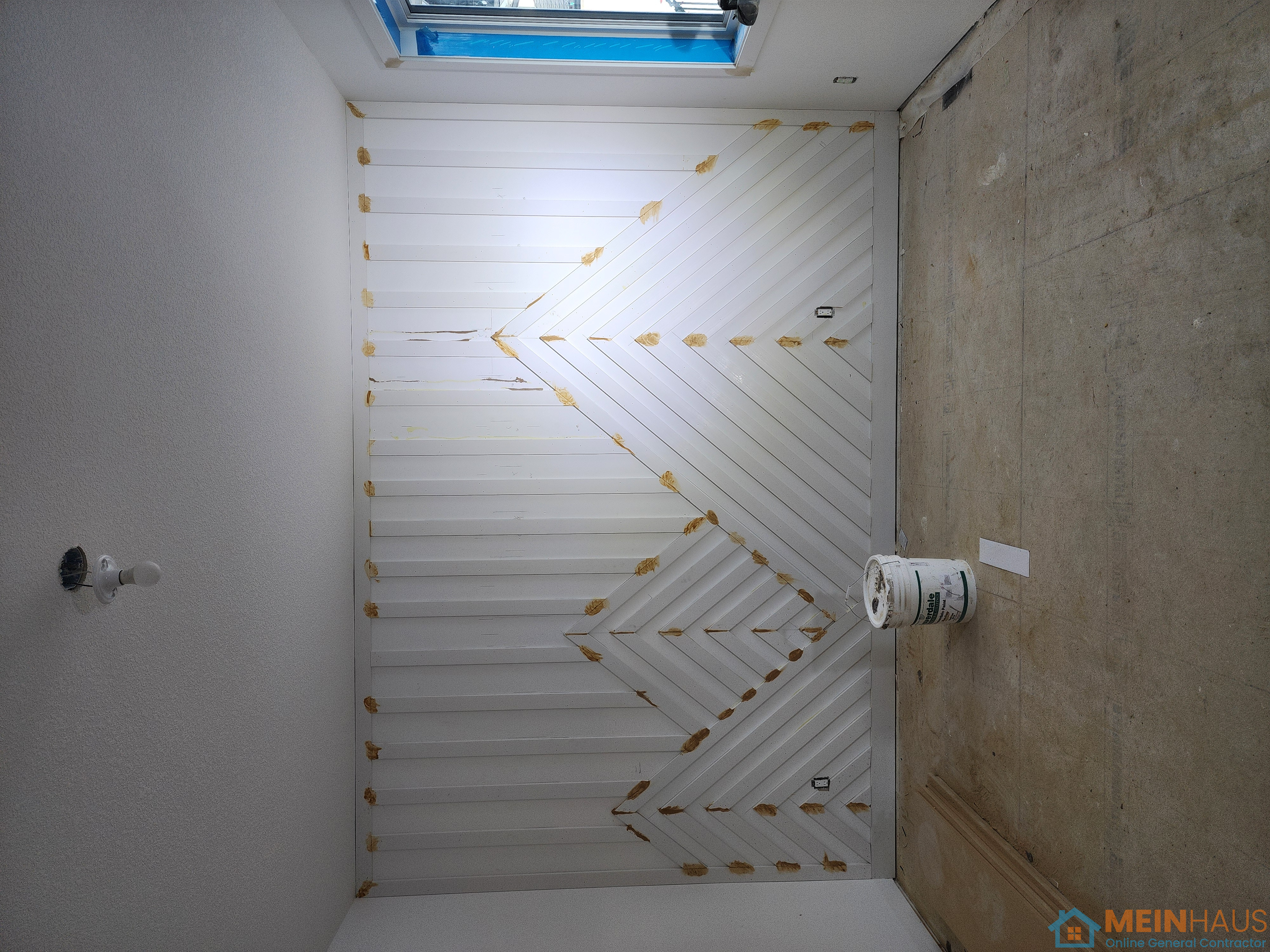 Finish Carpentry: Baseboards, Crown Moulding, Wainscott — Edmonton, Alberta – Edmonton, Alberta – before